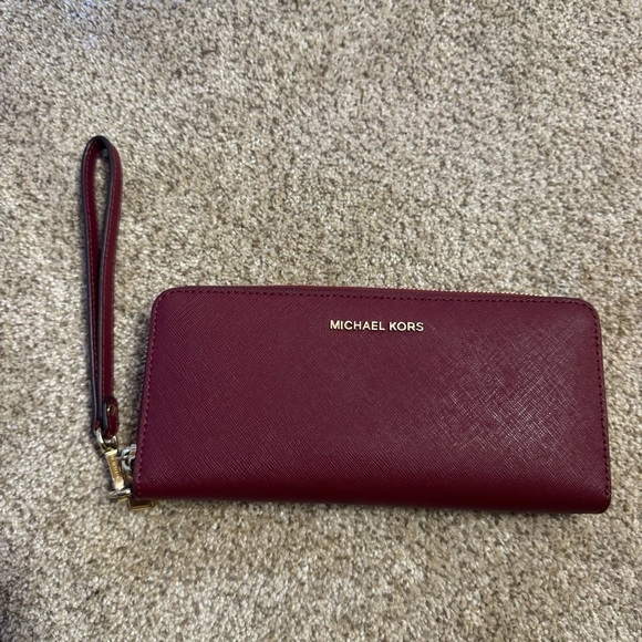 Michael Kors accordion zip wallet maroon leather - Picture 1 of 9